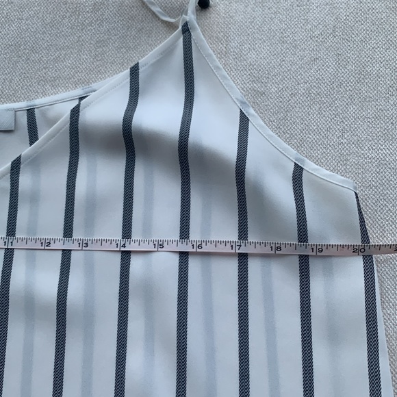 ❤️Host Pick❤️ Babaton cami / white navy stripes - Picture 8 of 9